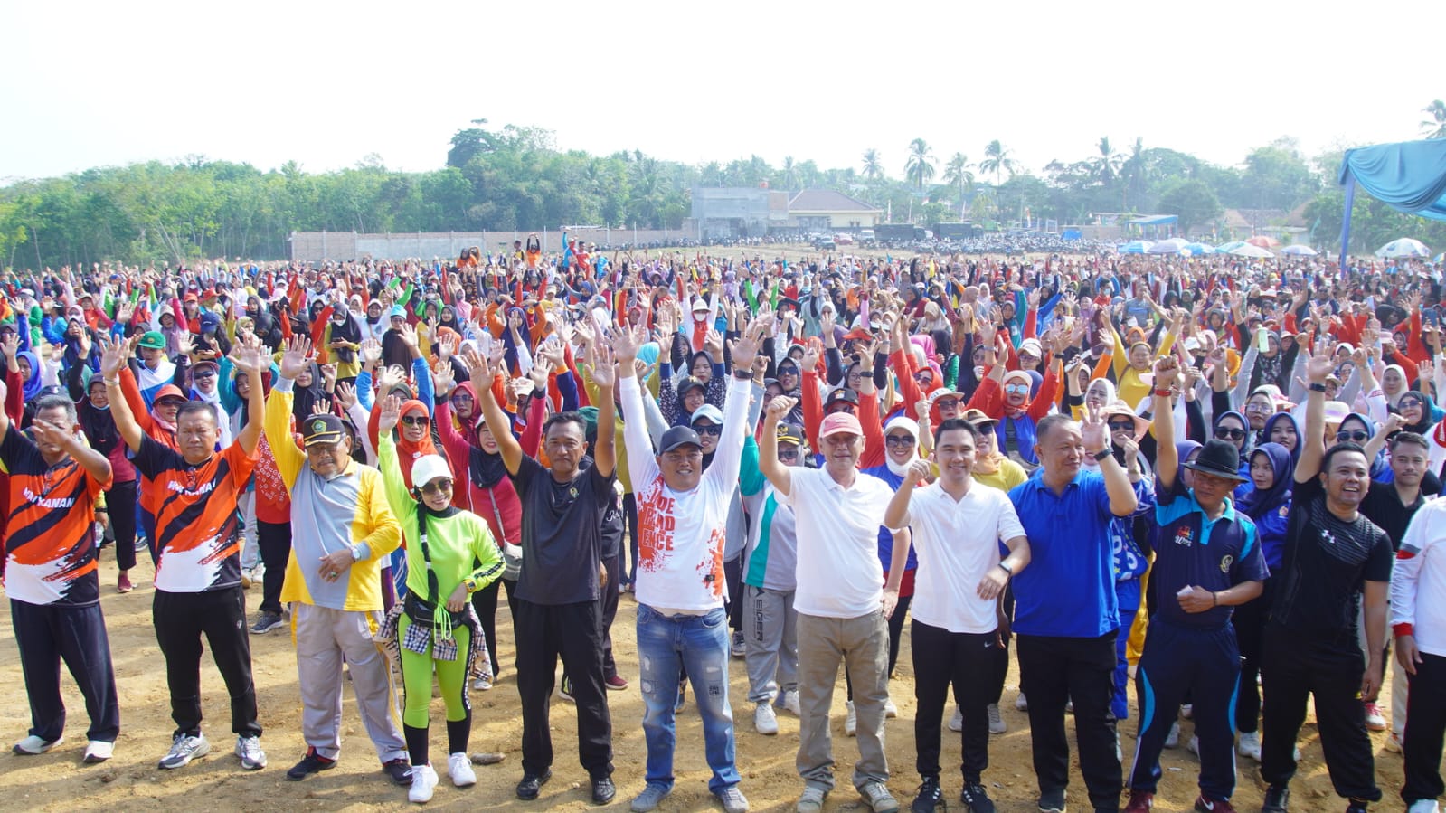 Wabup Ali Rahman Senam Sehat Bersama Forum BPK Se Kecamatan Way Tuba, Ribuan Peserta Antusias Ikut Hadir