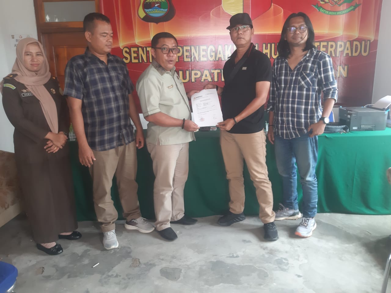 Dugaan Pelanggaran Paslon Kadapi Cik Raden, Dilaporkan ke Gakumdu Way Kanan
