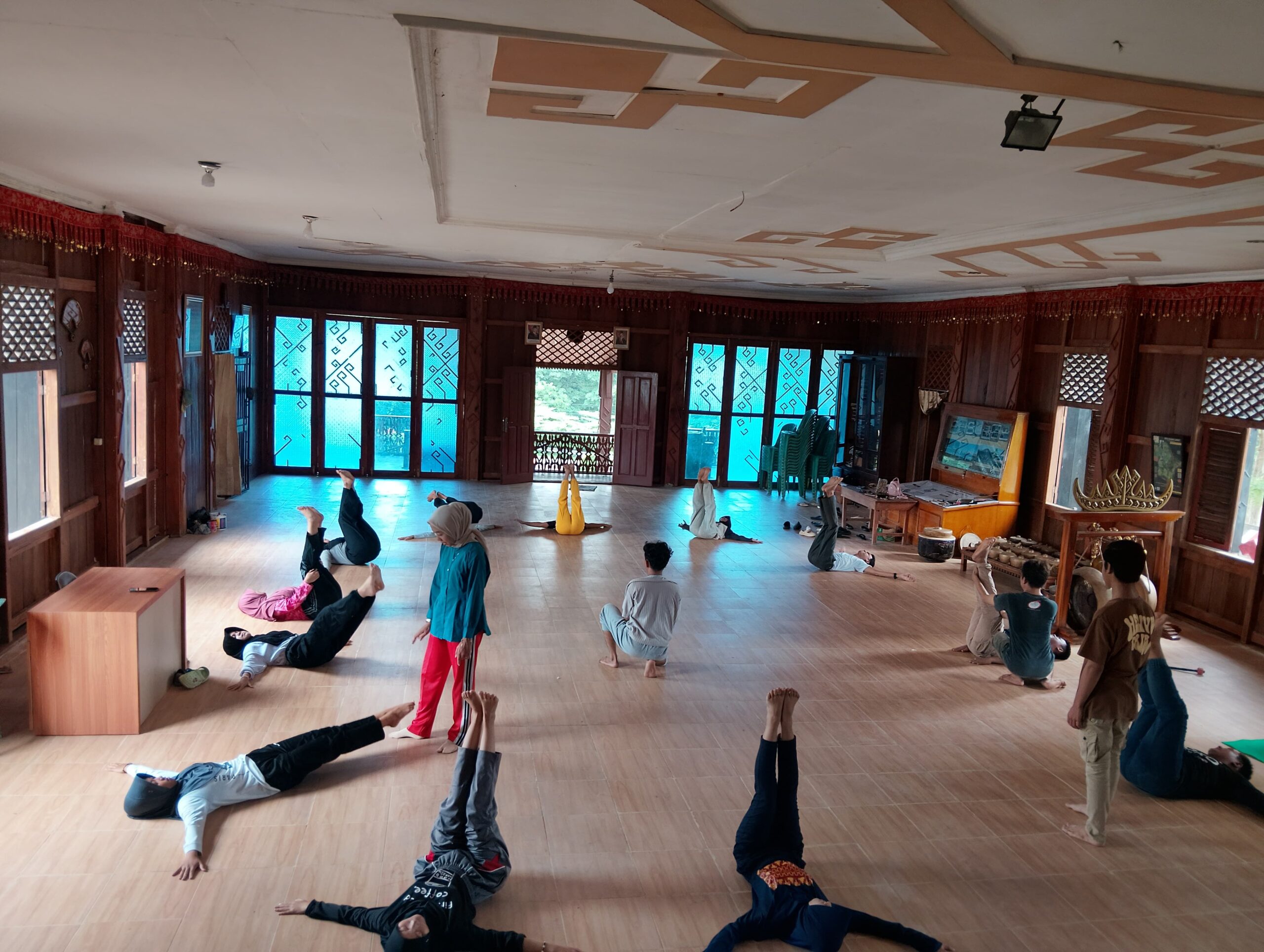 Kolaborasi Seni dan Budaya: Latihan Rutin Olah Tubuh dan Olah Rasa di Way Kanan